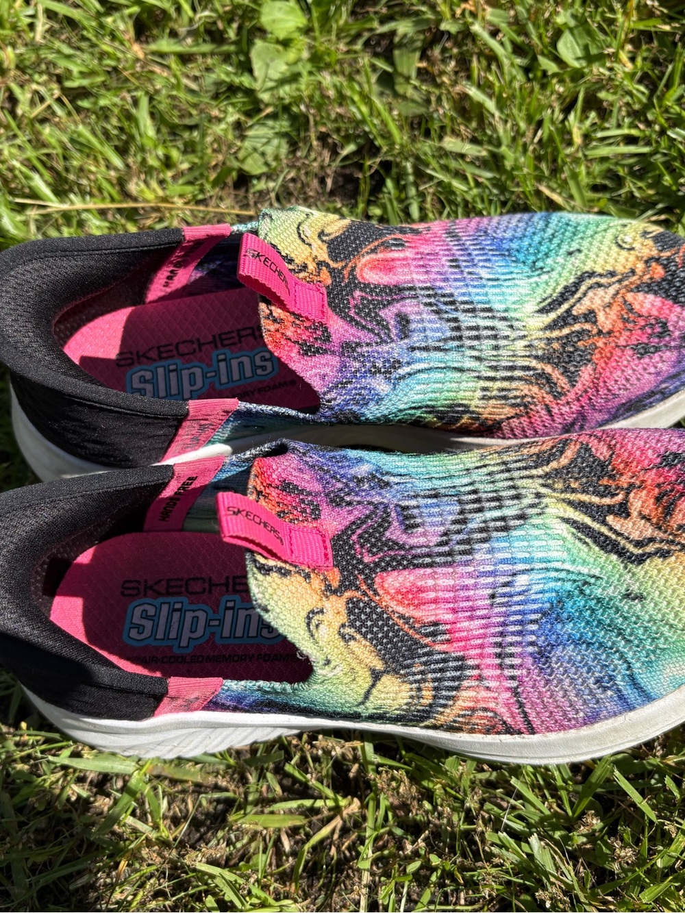 Sketchers Slip-On Athletic Shoes Girl’s size 1 - Picture 2 of 4